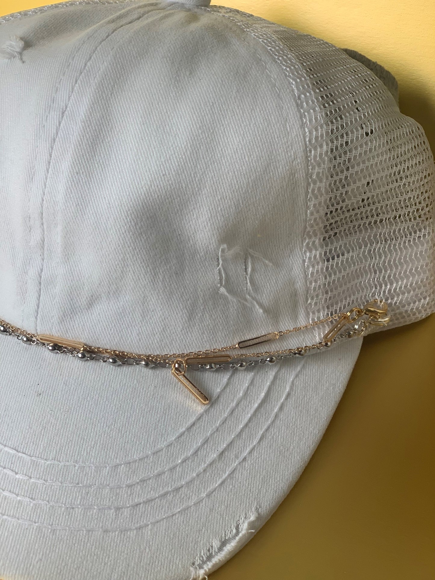 COTTON TRUCKER HATS WITH CHAINS