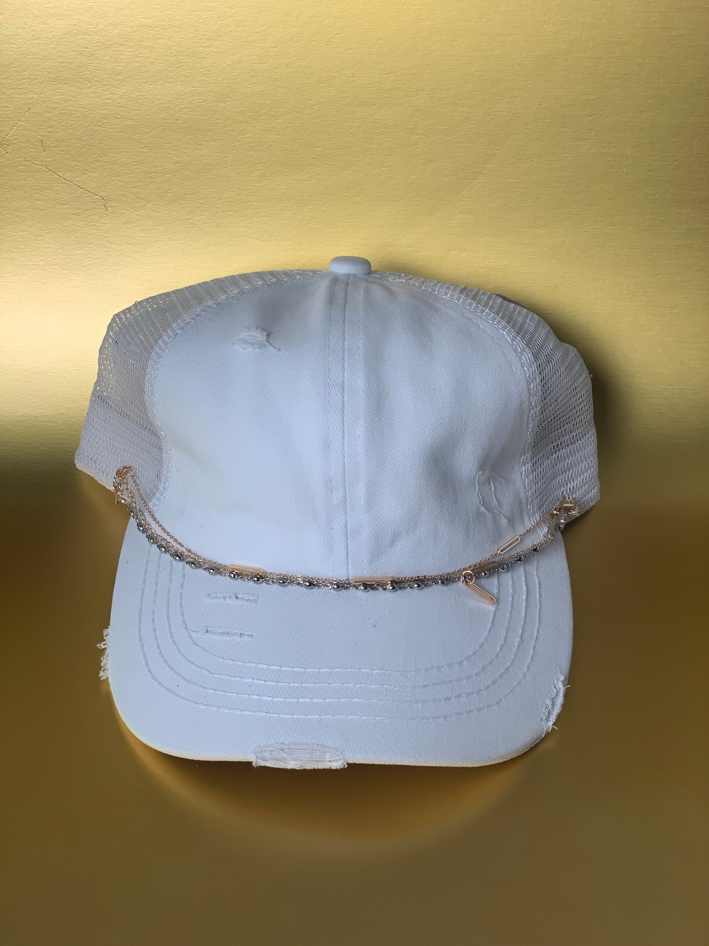 COTTON TRUCKER HATS WITH CHAINS